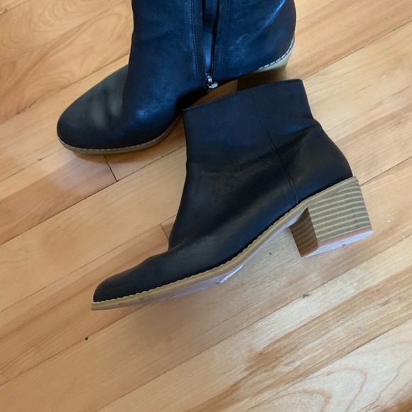 Clark’s Chic boots like new! - Picture 3 of 3